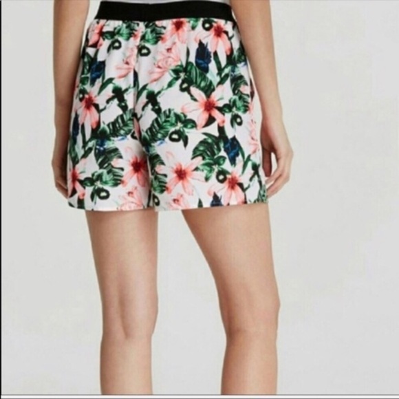 Vince Camuto Floral Print Shorts Size XL New With Tags - Picture 2 of 3